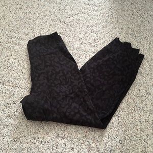 EUC Lululemon Cropped Joggers